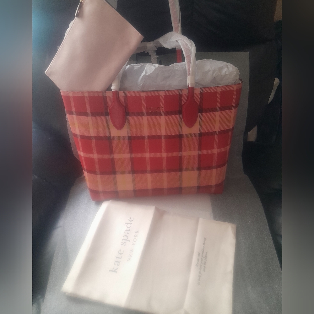 New Kate Spade Plaid Tote/Matching Wristlet NWT With Dust Bag 🌷